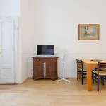 Garibaldi & Isola District Functional Apartment